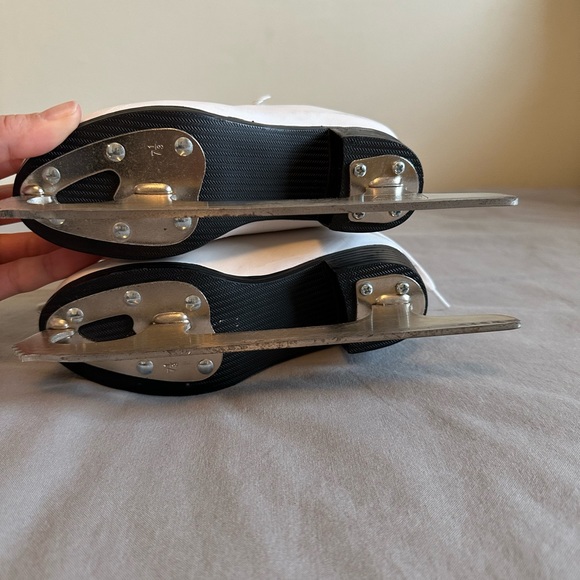 COPY - American youth ice skates, figure skates size 1 white - Picture 4 of 8